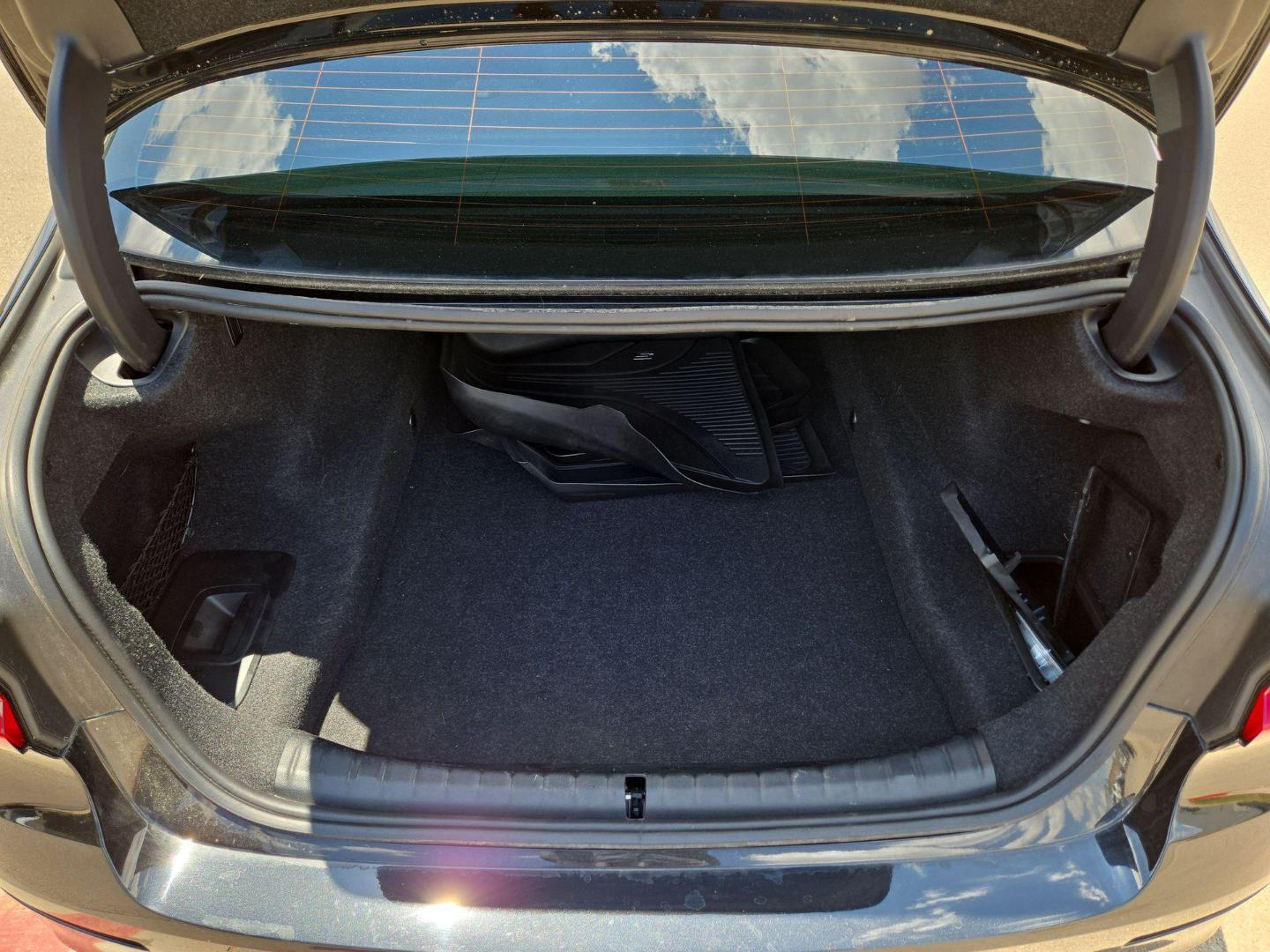 2023 BMW 5 Series 530i - Photo 12