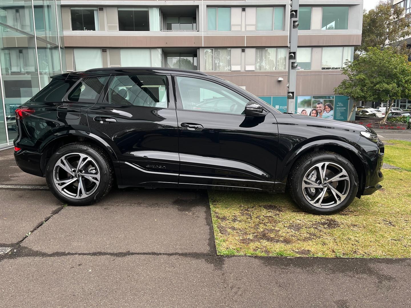 Image about Audi Q6 SUV e-tron e-tron