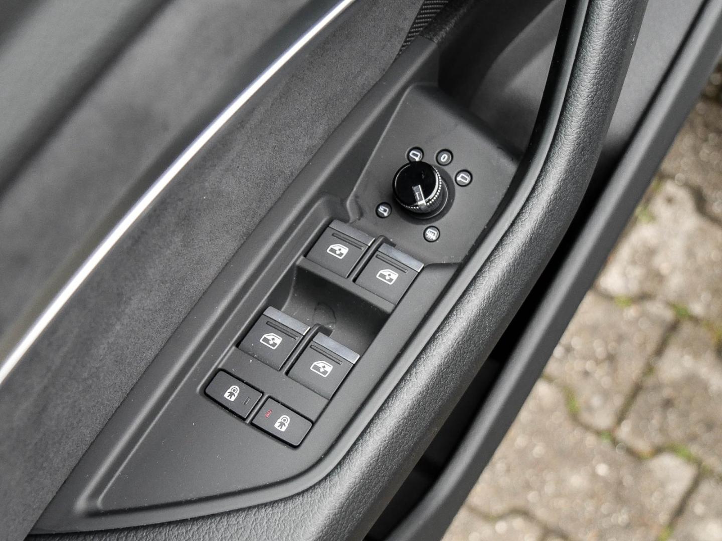 Image about Audi Q8 e-tron S line 55 e-tron quattro