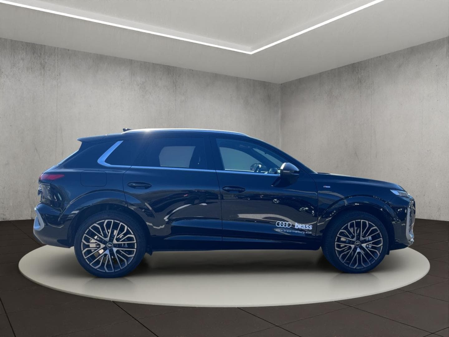 Bild über Audi Q3 SUV TFSI quattro 195 kW S tronic - für weitere Informationen kontaktieren Sie den Audi Partner