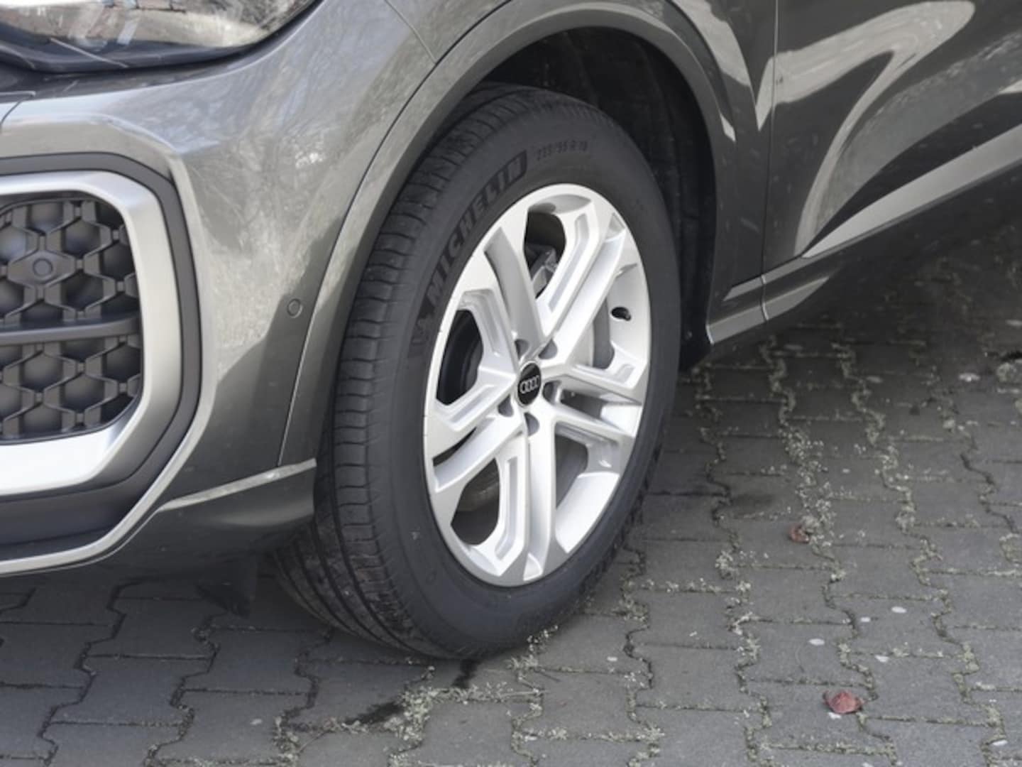 Bild über Audi Q5 SUV TDI quattro 150 kW S tronic - für weitere Informationen kontaktieren Sie den Audi Partner