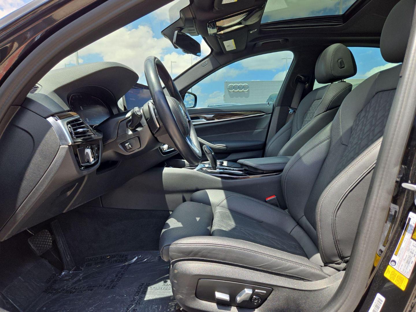 2023 BMW 5 Series 530i - Photo 16