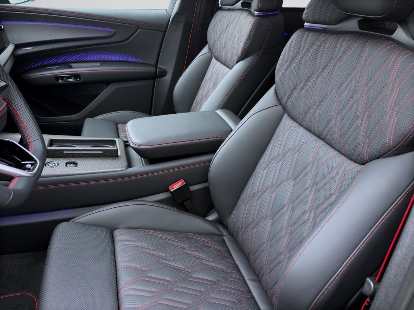 Bild über Audi Q7 SUV TDI quattro 220 kW tiptronic - für weitere Informationen kontaktieren Sie den Audi Partner