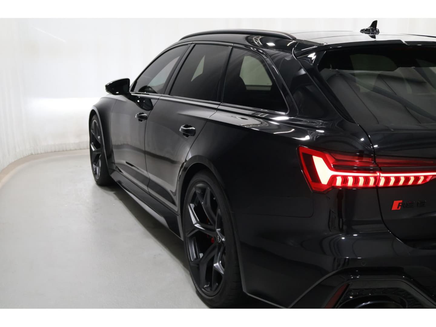 Bild über Audi RS 6 Avant performance quattro tiptronic - für weitere Informationen kontaktieren Sie den Audi Partner