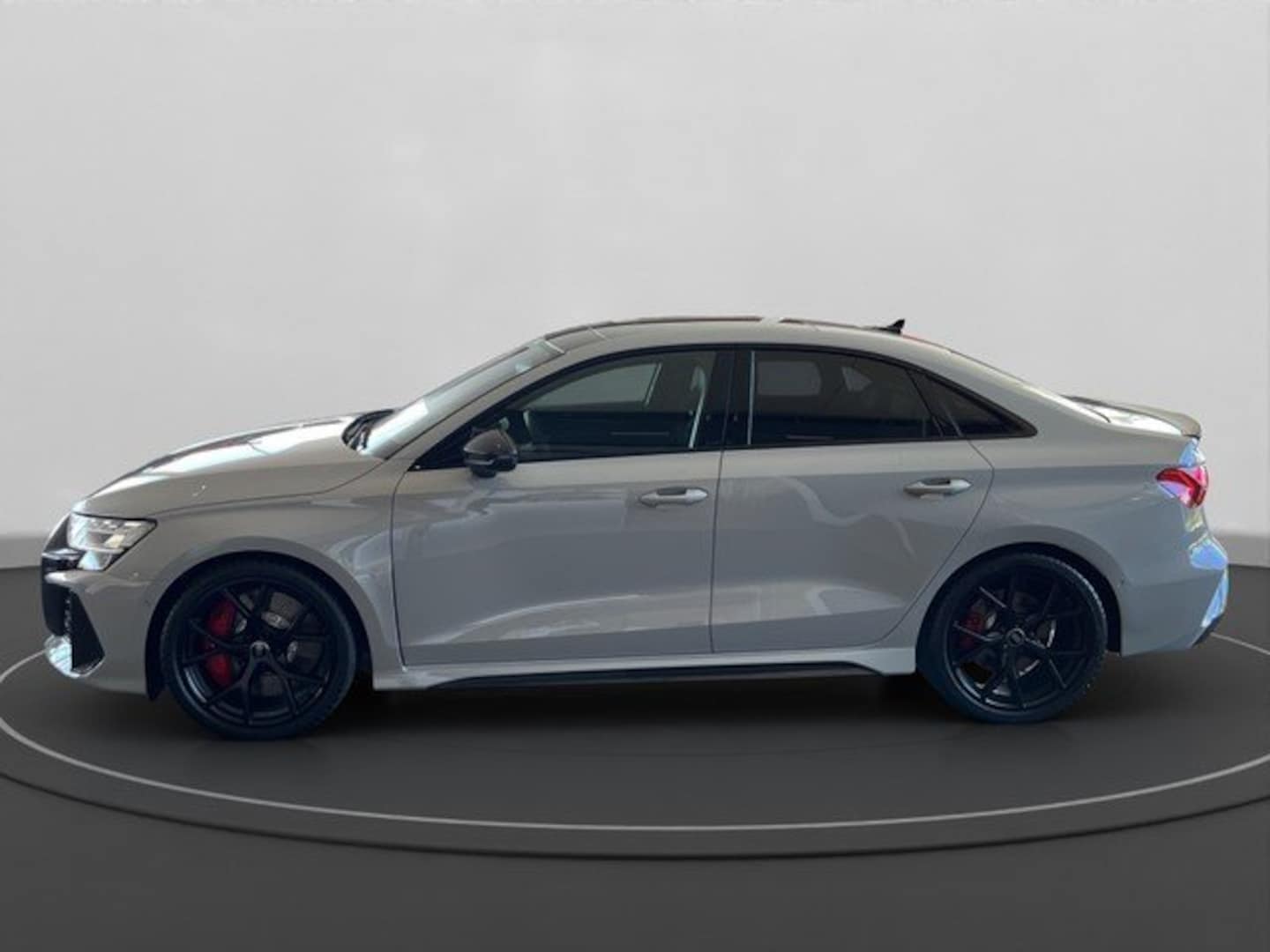 Bild über Audi RS 3 Limousine TFSI quattro S tronic - für weitere Informationen kontaktieren Sie den Audi Partner