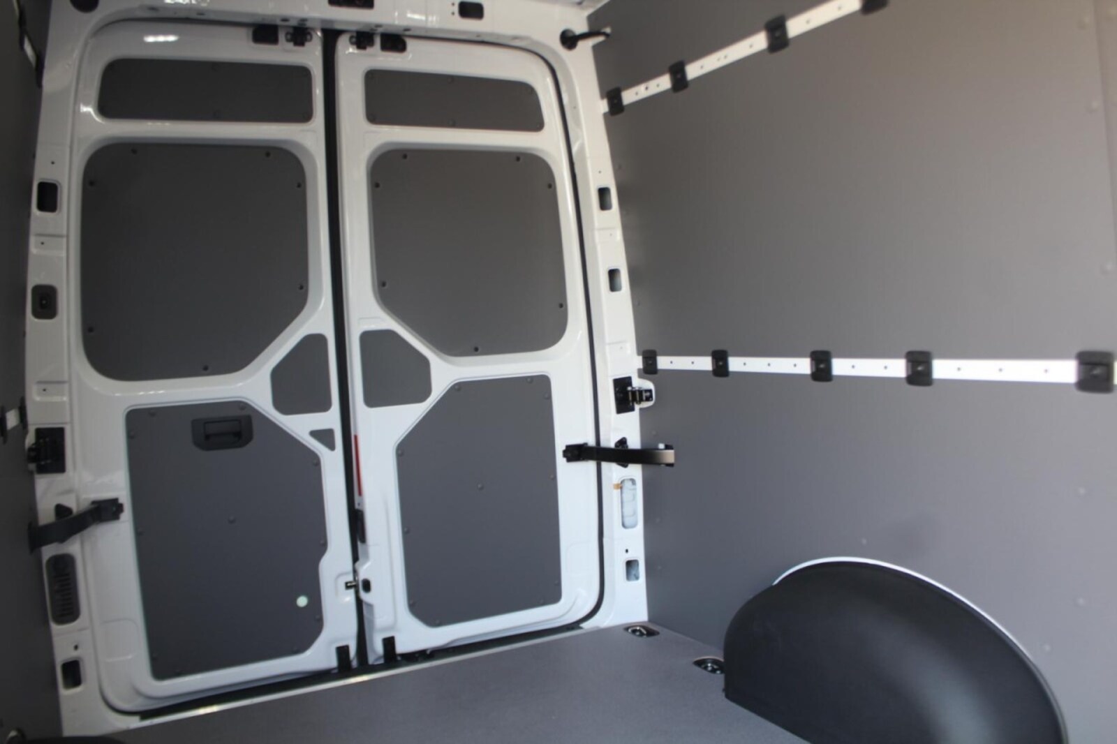 Volkswagen Crafter Kasten mittlerer Radstand – Bild 9