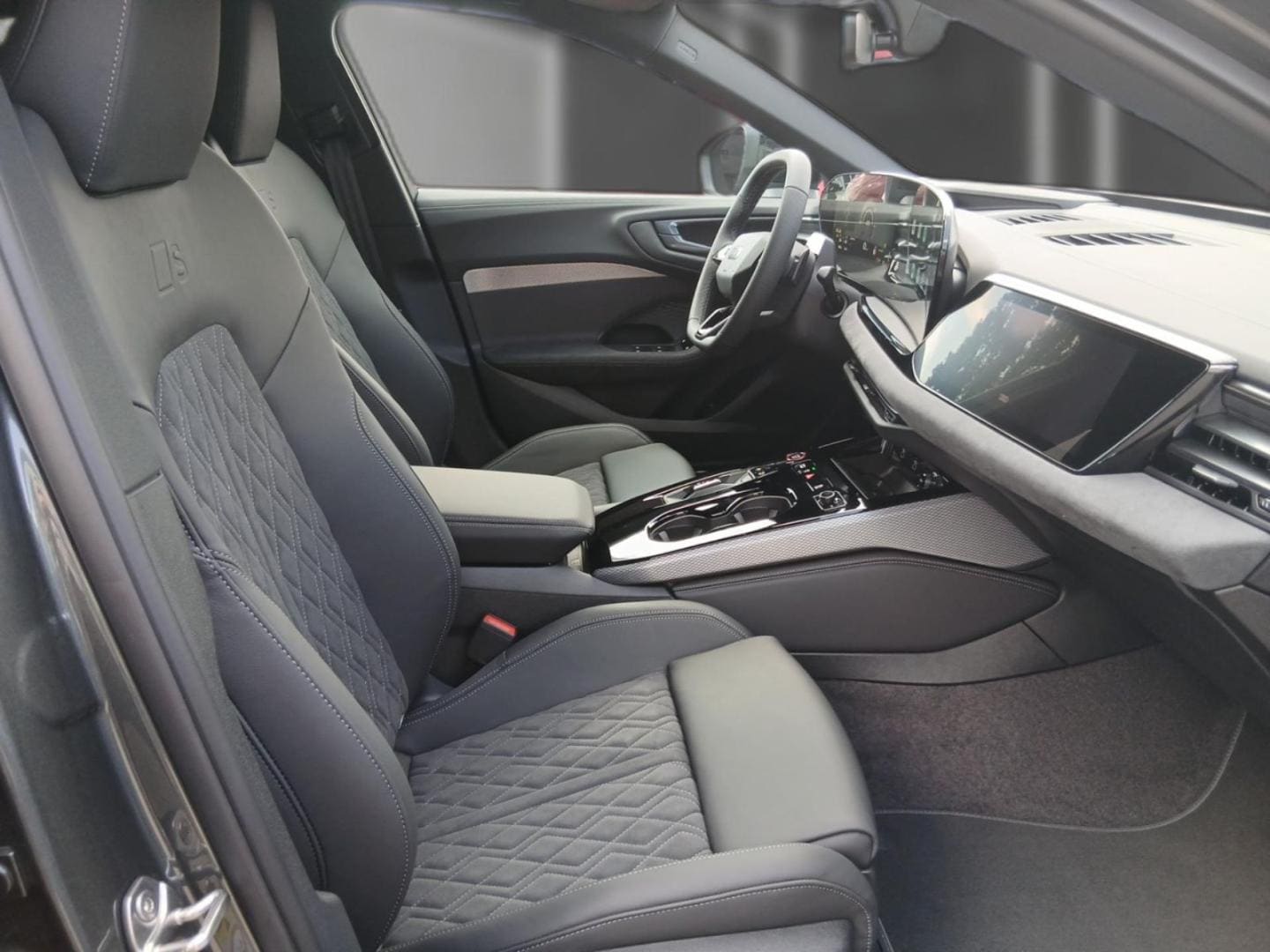 Bild über Audi A5 Limousine e-hybrid e-hybrid quattro 220 kW S tronic - für weitere Informationen kontaktieren Sie den Audi Partner