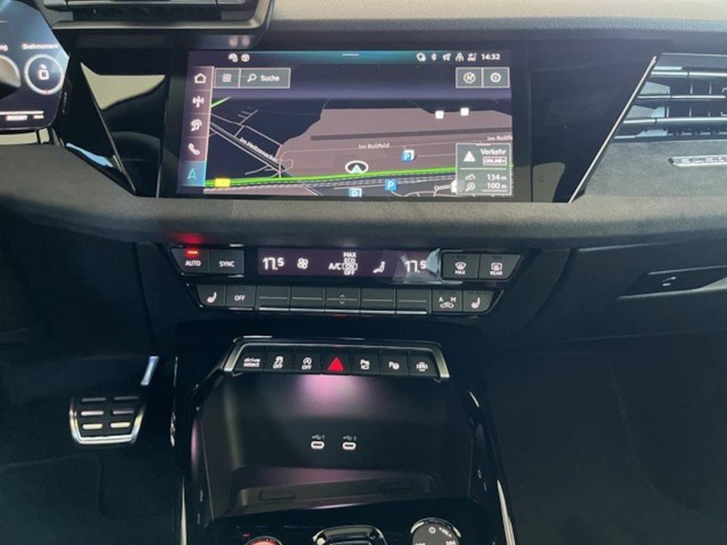 Bild über Audi RS 3 Limousine TFSI quattro S tronic - für weitere Informationen kontaktieren Sie den Audi Partner
