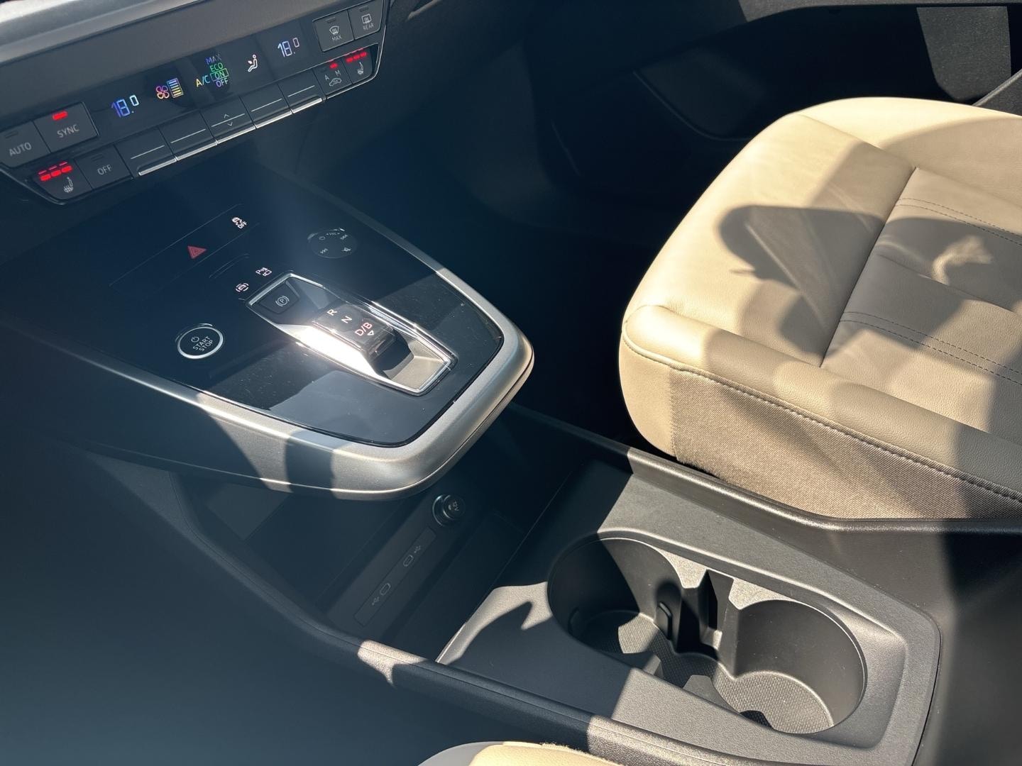 Bild über Audi Q4 e-tron 40 e-tron - für weitere Informationen kontaktieren Sie den Audi Partner