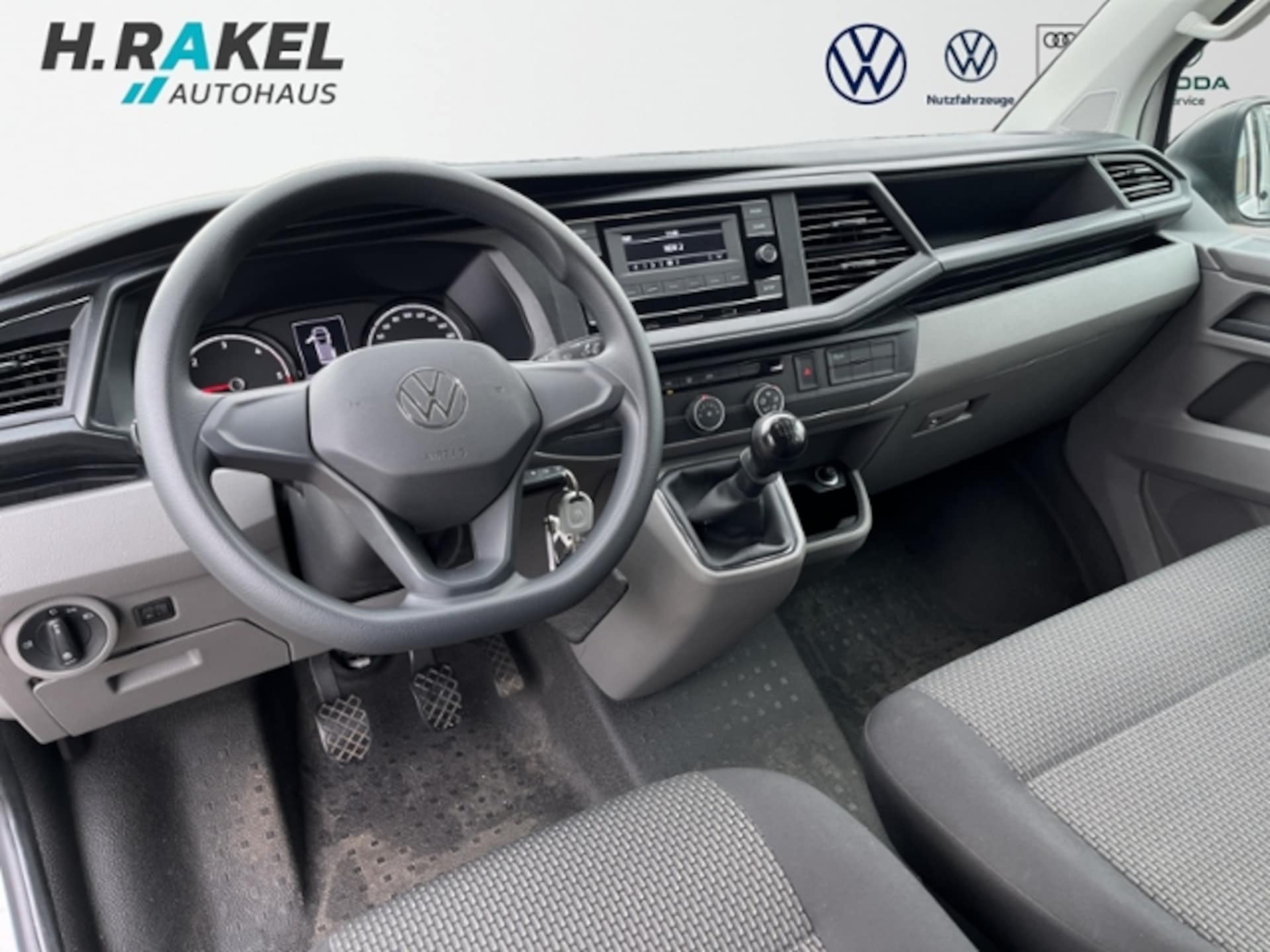 Volkswagen T6.1 Transporter Kombi langer Radstand