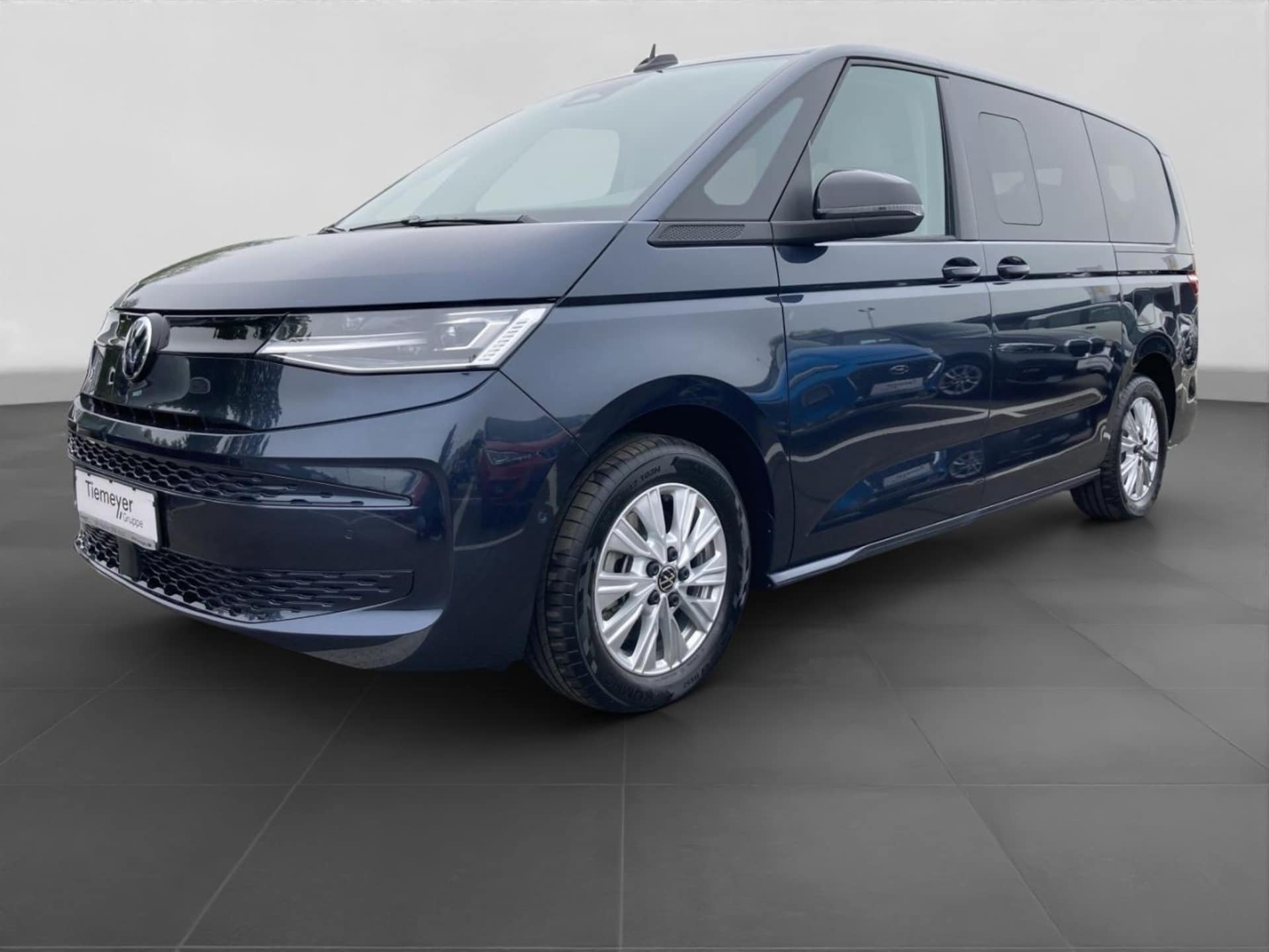 Volkswagen Multivan Langversion Basis-Modell