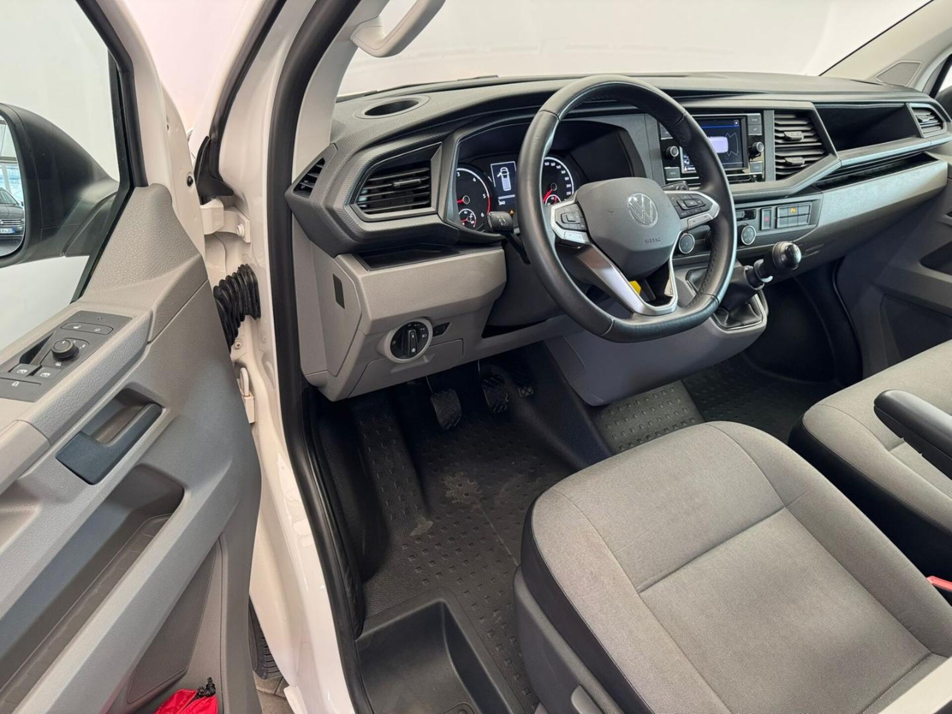 Volkswagen T6.1 Transporter Kombi kurzer Radstand