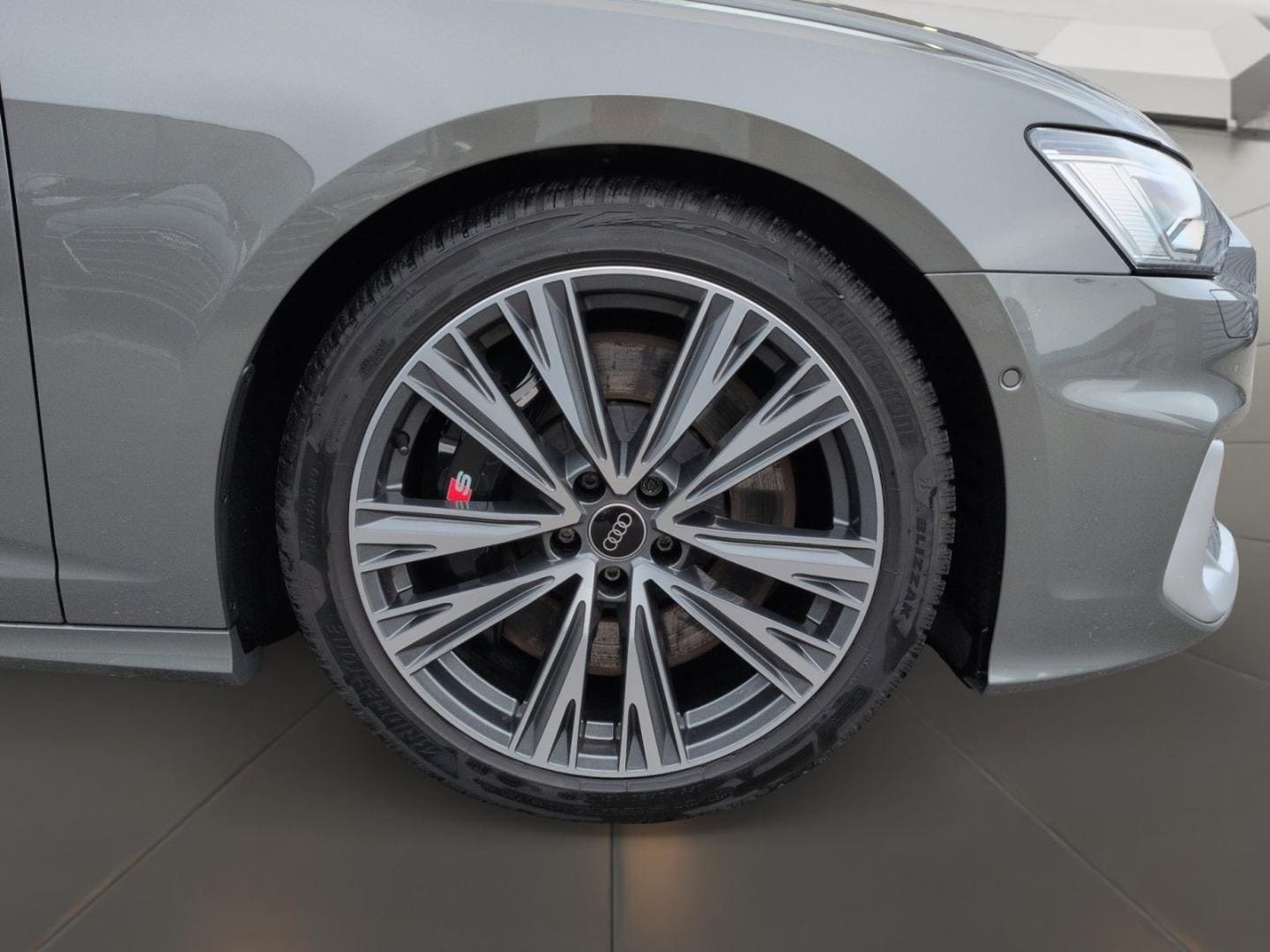 Bild über Audi S6 Avant TDI quattro tiptronic - für weitere Informationen kontaktieren Sie den Audi Partner