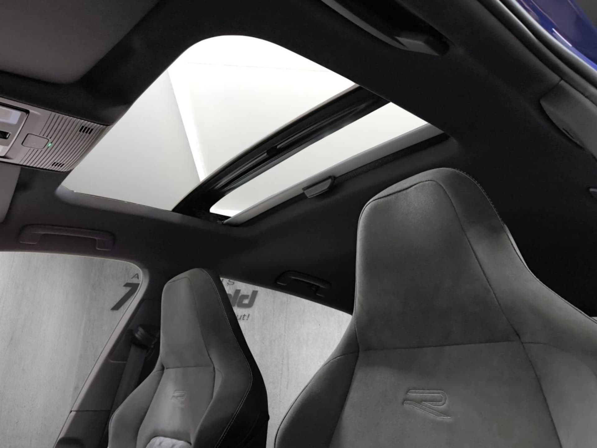 Volkswagen Golf R-Line