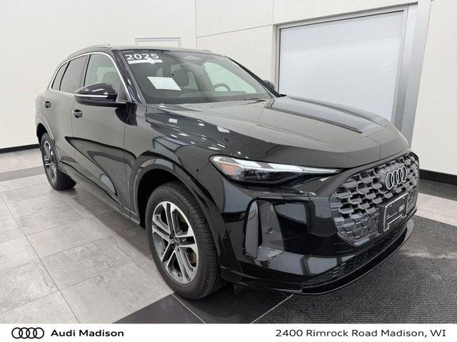 2025 Audi Q5 40 Premium's photo
