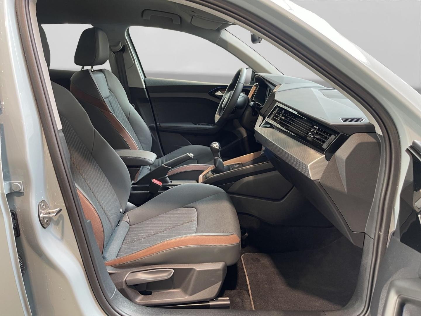 Bild über Audi A1 Sportback S line 30 TFSI Schaltgetriebe - für weitere Informationen kontaktieren Sie den Audi Partner