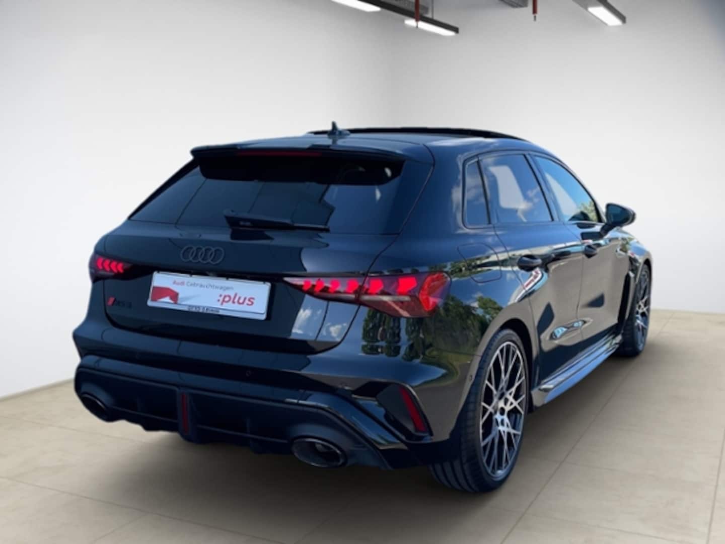 Bild über Audi RS 3 Sportback TFSI quattro S tronic - für weitere Informationen kontaktieren Sie den Audi Partner