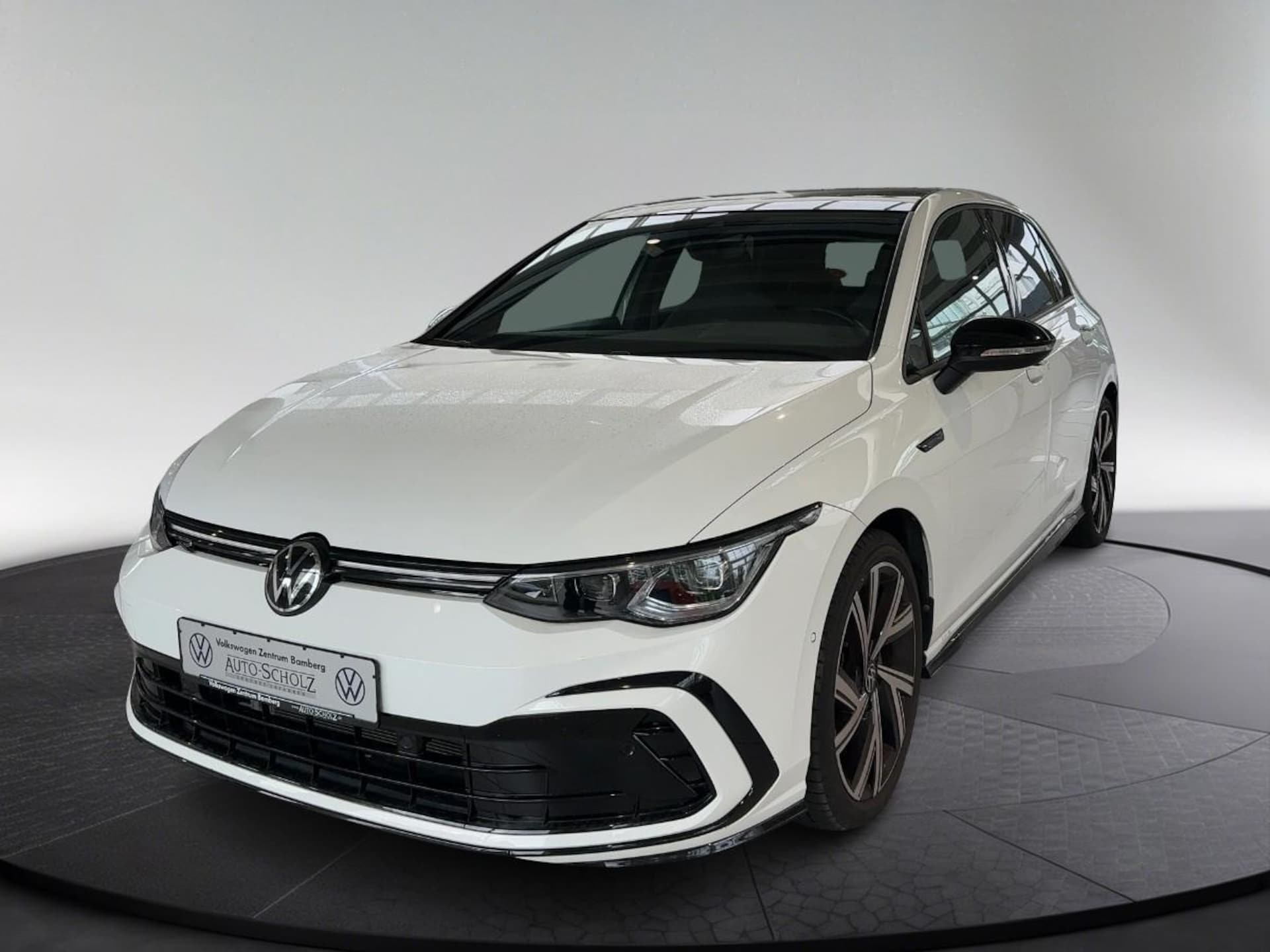 Volkswagen Golf — Volkswagen Golf Golf VIII 1.5 eTSI+R-LINE+DSG+AHK+PANO+MATRIX