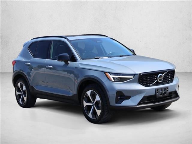 2023 Volvo XC40