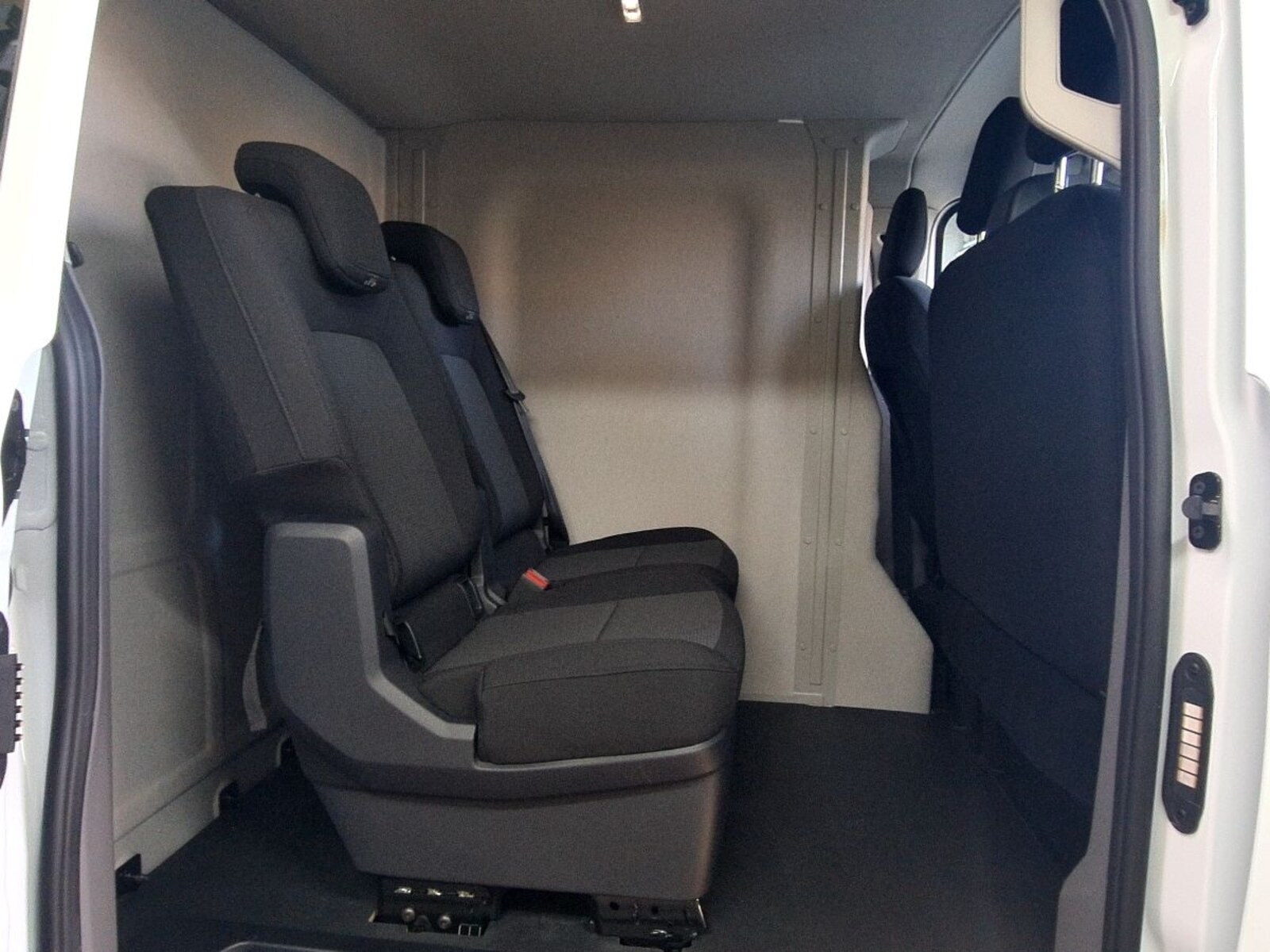 Volkswagen Transporter Kasten kurzer Radstand – Bild 8