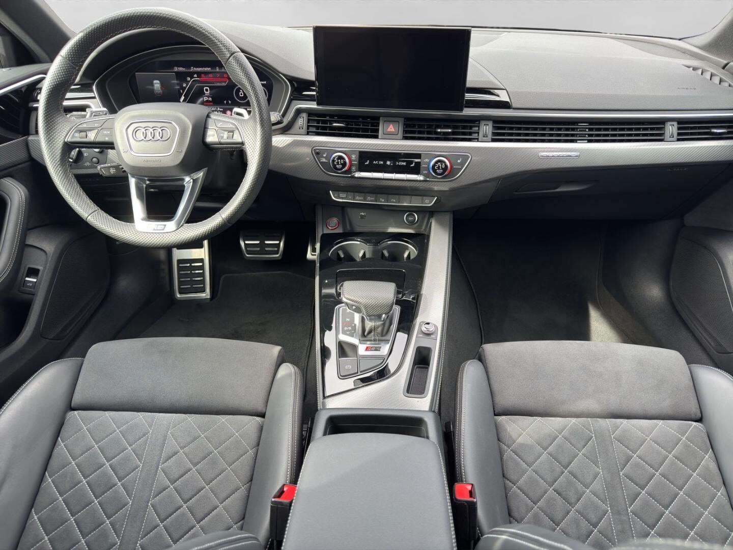 Bild über Audi RS 4 Avant TFSI quattro tiptronic - für weitere Informationen kontaktieren Sie den Audi Partner