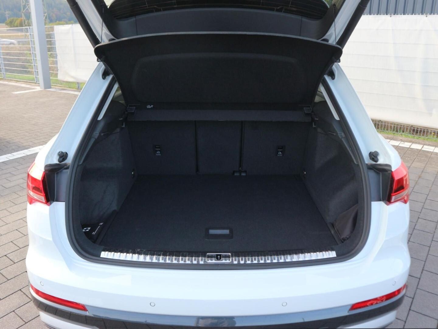 Bild über Audi Q3 TDI 110 kW S tronic - für weitere Informationen kontaktieren Sie den Audi Partner