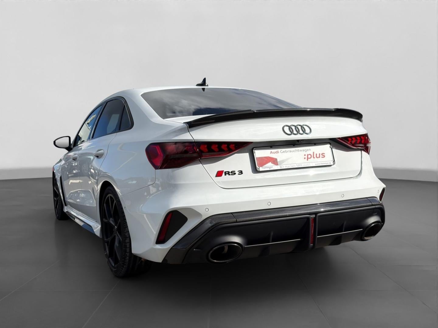 Bild über Audi RS 3 Limousine TFSI quattro S tronic - für weitere Informationen kontaktieren Sie den Audi Partner