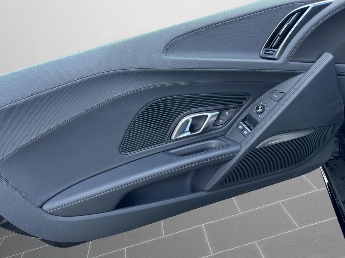 Bild über Audi R8 Coupé FSI S tronic - für weitere Informationen kontaktieren Sie den Audi Partner