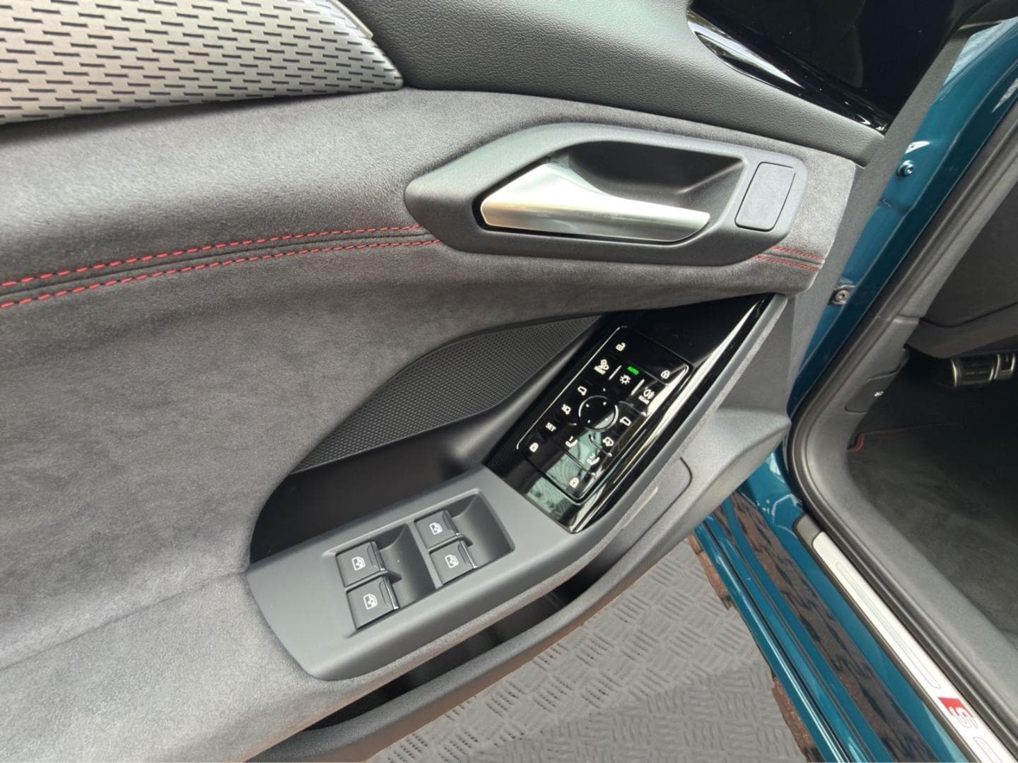 Bild über Audi A6 Avant e-tron S line business e-tron performance 270 kW - für weitere Informationen kontaktieren Sie den Audi Partner