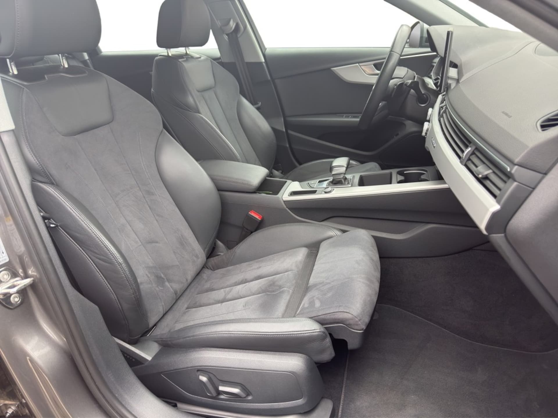 Audi A4 Avant S line