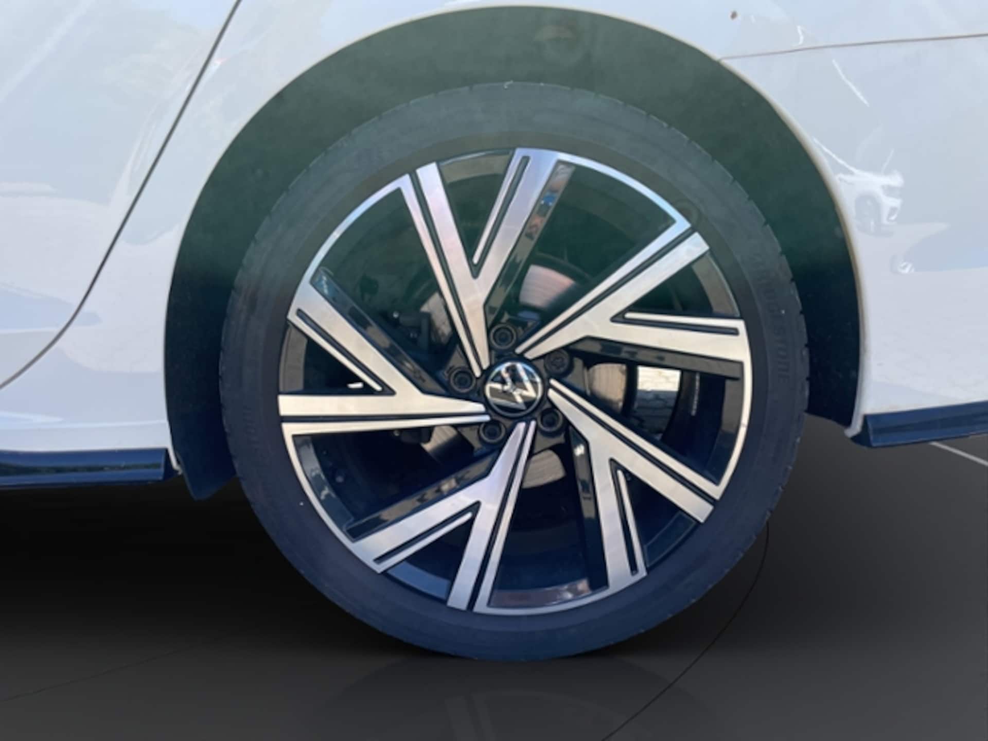 Volkswagen Golf Variant R-Line