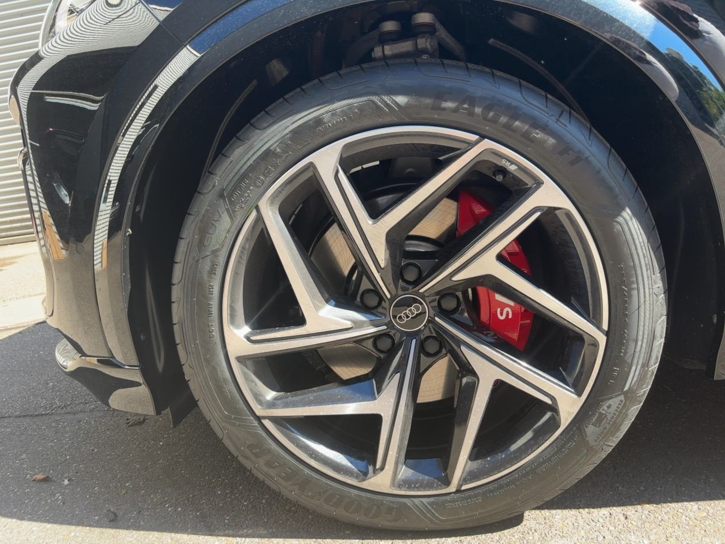 Bild über Audi SQ6 Sportback e-tron e-tron quattro - für weitere Informationen kontaktieren Sie den Audi Partner