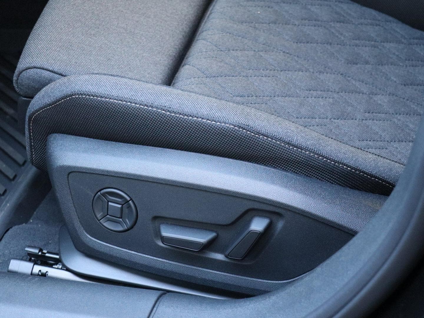 Bild über Audi A6 Avant e-hybrid e-hybrid quattro 220 kW S tronic - für weitere Informationen kontaktieren Sie den Audi Partner