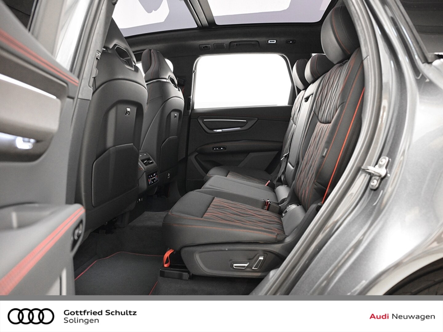 Bild über Audi Q7 SUV TDI quattro 220 kW tiptronic - für weitere Informationen kontaktieren Sie den Audi Partner