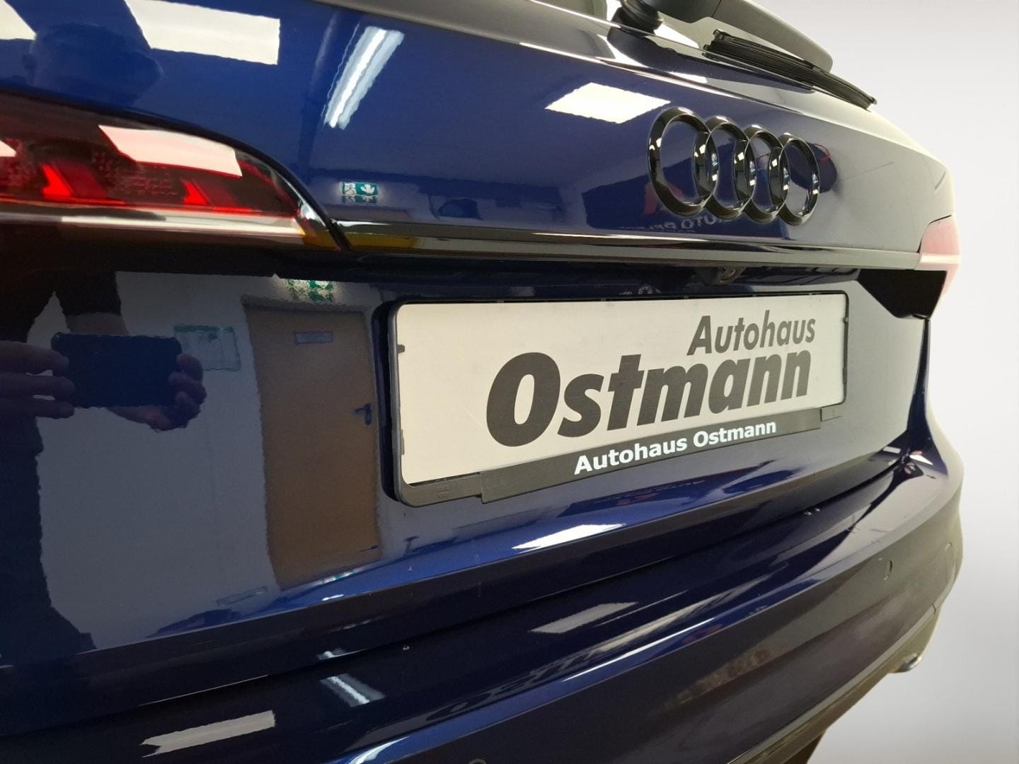 Bild über Audi A4 Avant S line 40 TFSI S tronic - für weitere Informationen kontaktieren Sie den Audi Partner