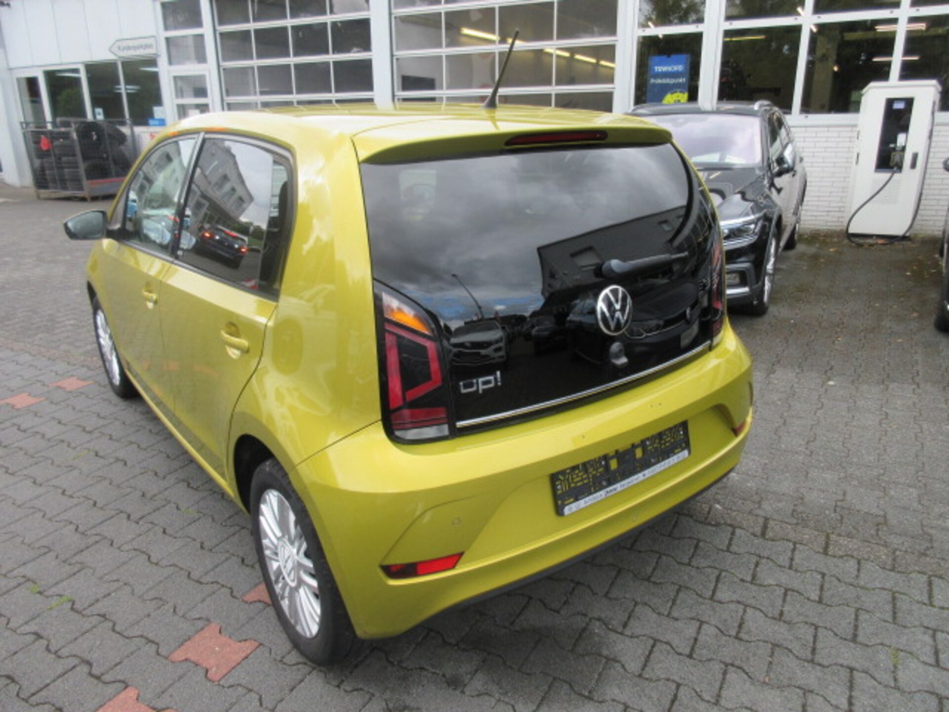 Volkswagen up! UNITED