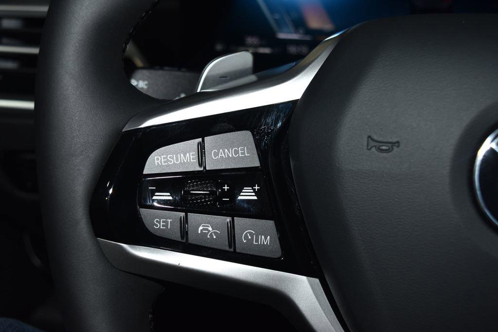 2025 BMW 3 Series 330i - Photo 9