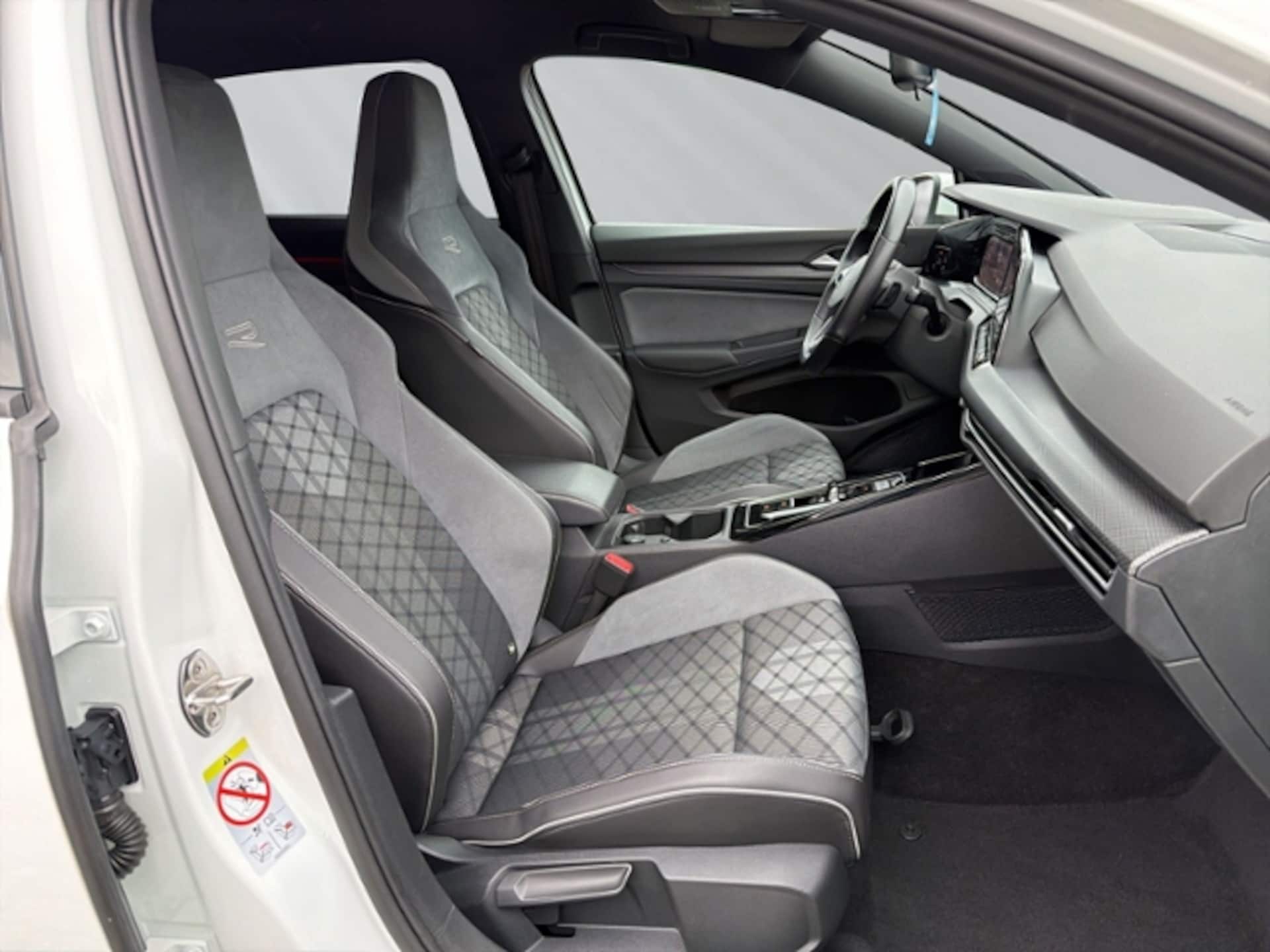 Volkswagen Golf R-Line
