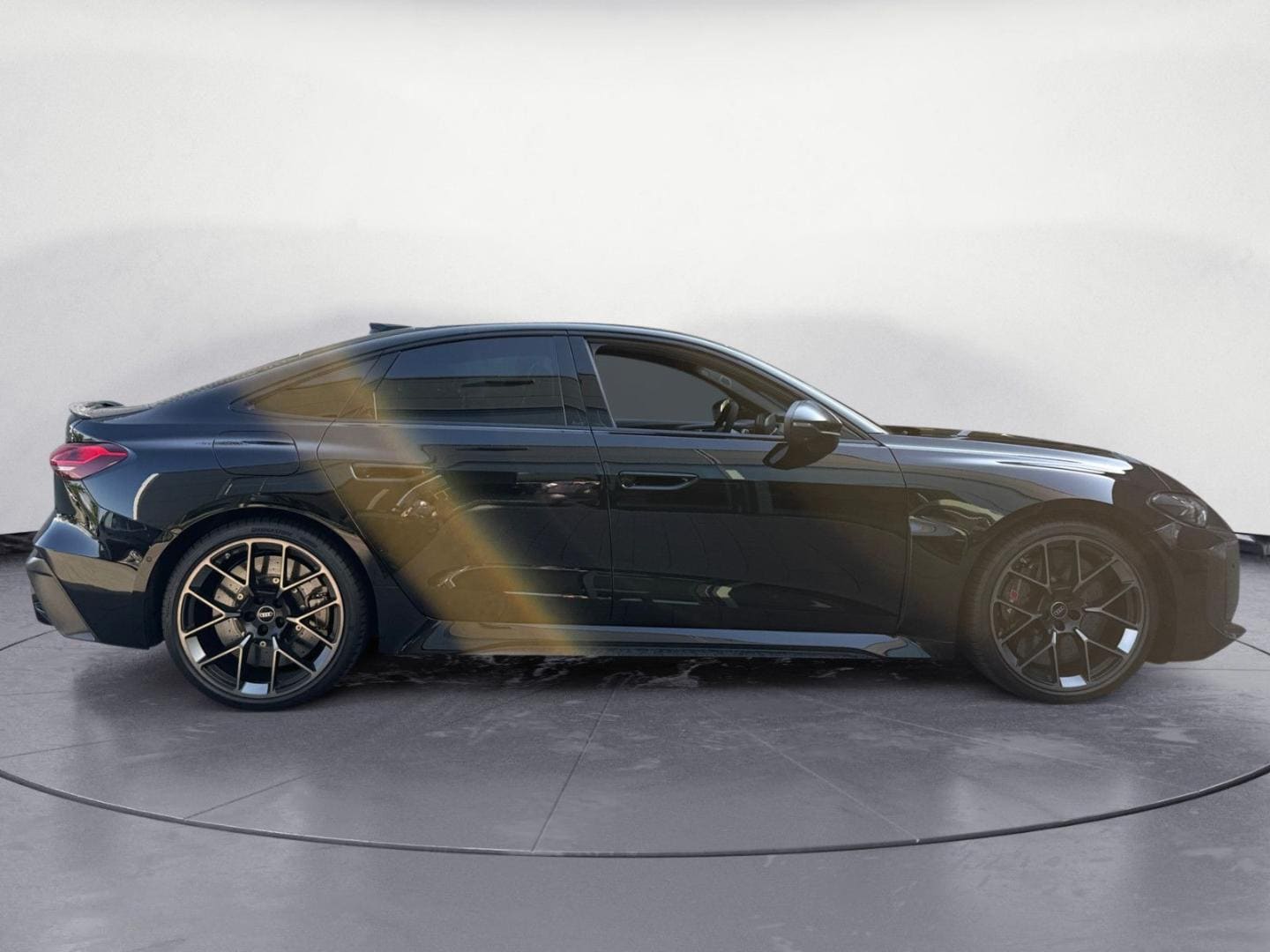 Bild über Audi RS 5 Limousine TFSI quattro 470 kW tiptronic - für weitere Informationen kontaktieren Sie den Audi Partner