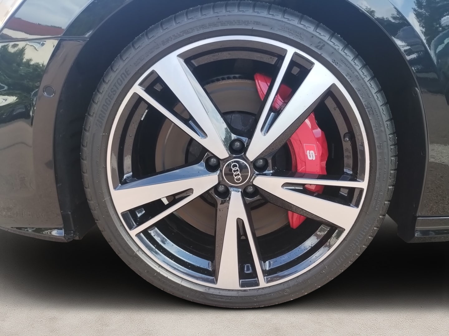 Bild über Audi S6 Avant TDI quattro tiptronic - für weitere Informationen kontaktieren Sie den Audi Partner