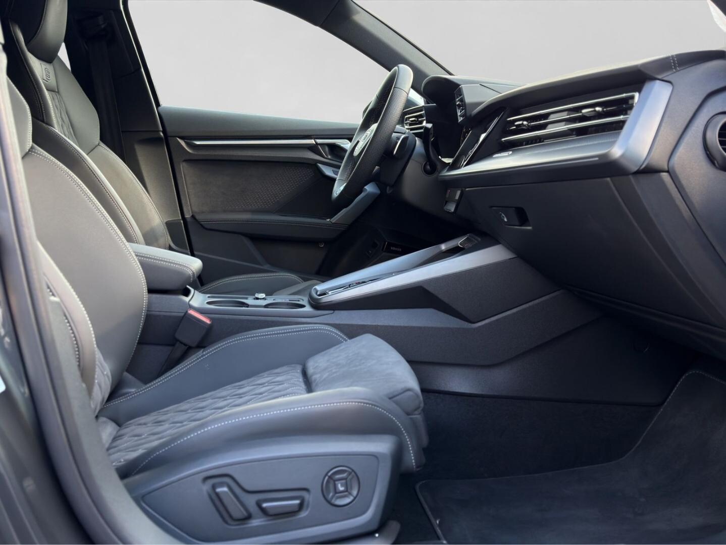 Bild über Audi A3 allstreet 35 TDI S tronic - für weitere Informationen kontaktieren Sie den Audi Partner