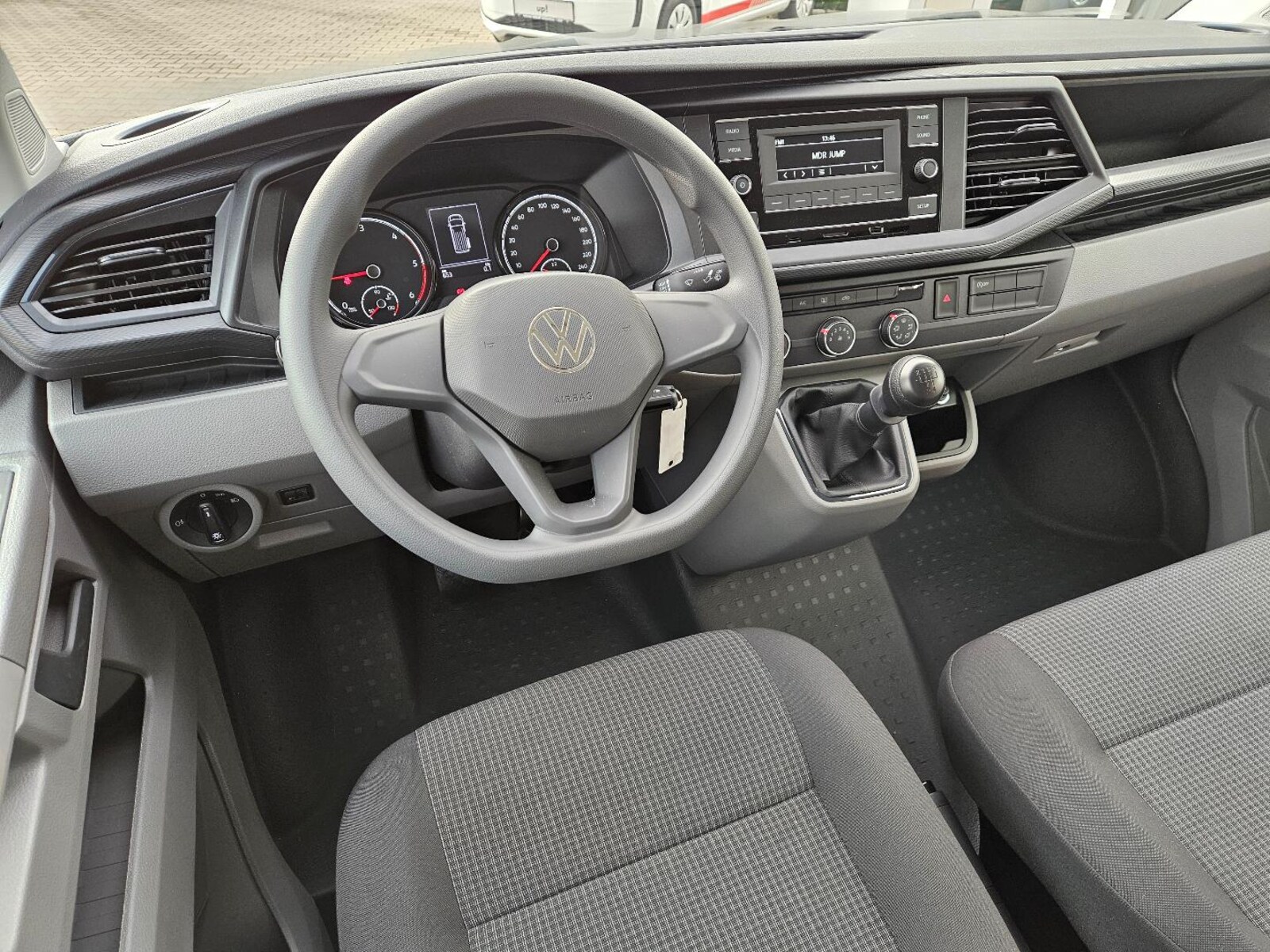 Volkswagen T6.1 Transporter Kombi kurzer Radstand – Bild 6