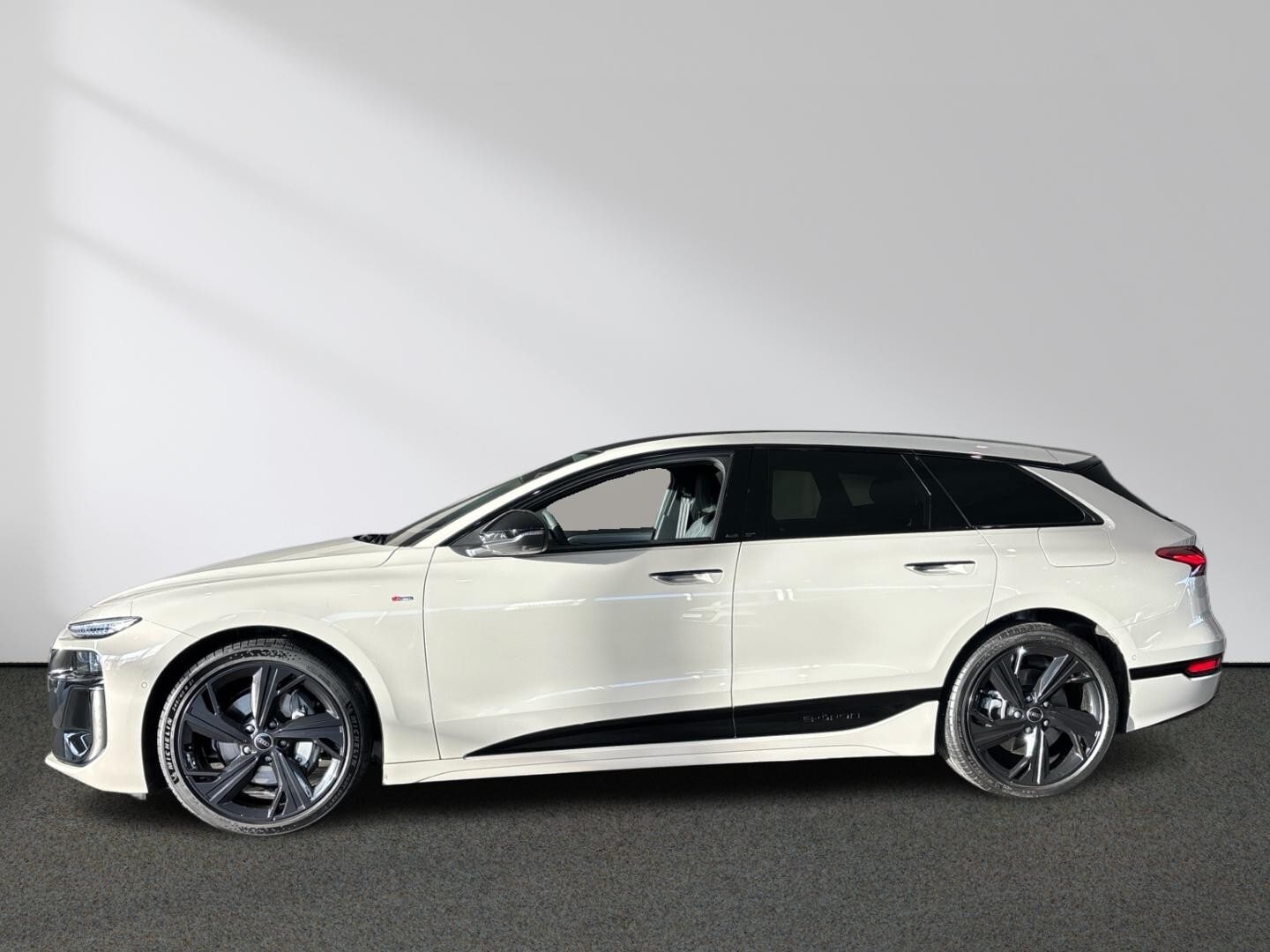 Bild über Audi A6 Avant e-tron e-tron performance - für weitere Informationen kontaktieren Sie den Audi Partner
