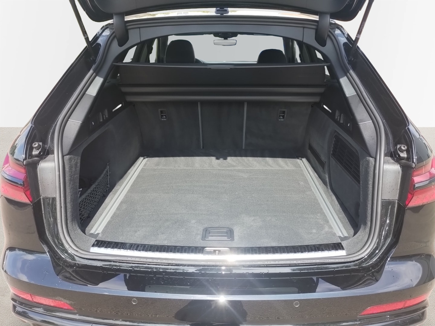 Bild über Audi S6 Avant TDI quattro tiptronic - für weitere Informationen kontaktieren Sie den Audi Partner