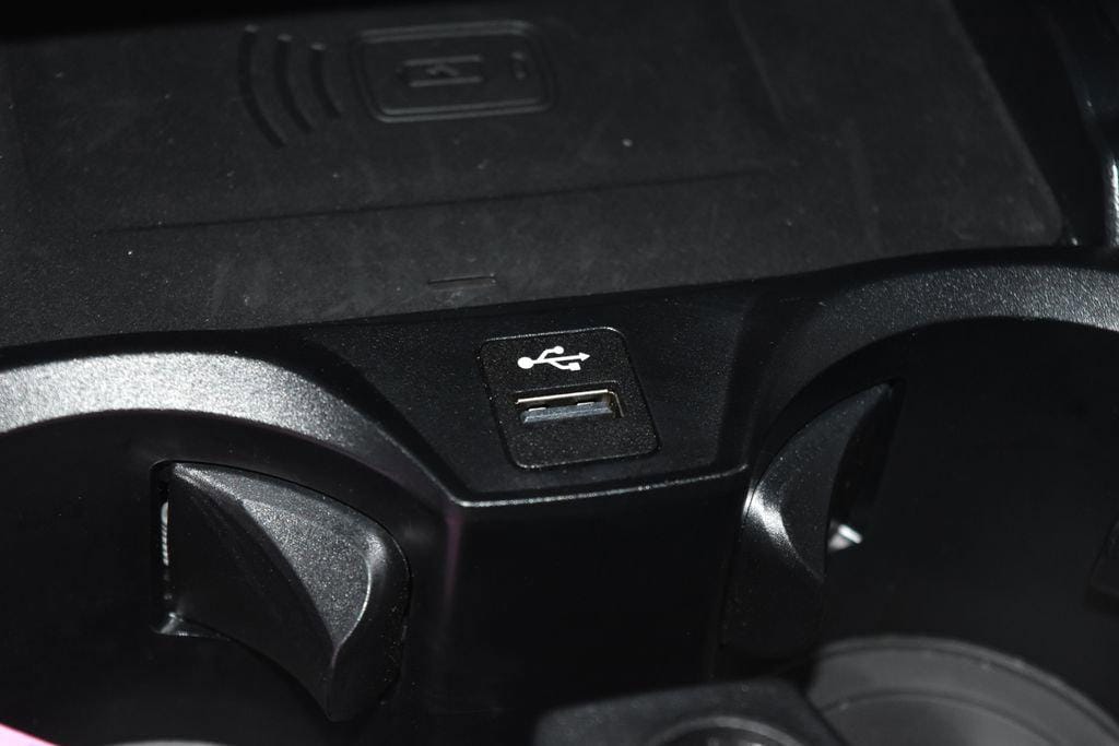 2025 BMW 3 Series 330i - Photo 13