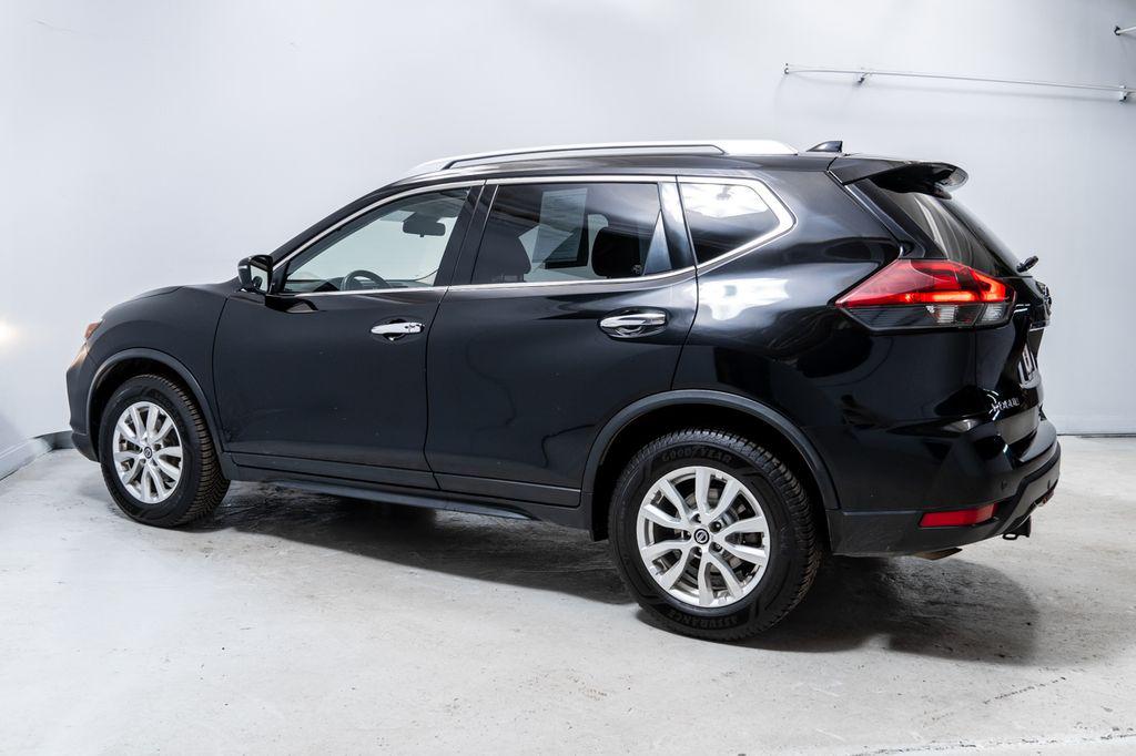 Used 2019 Nissan Rogue SV with VIN JN8AT2MVXKW390073 for sale in Lakewood, CO