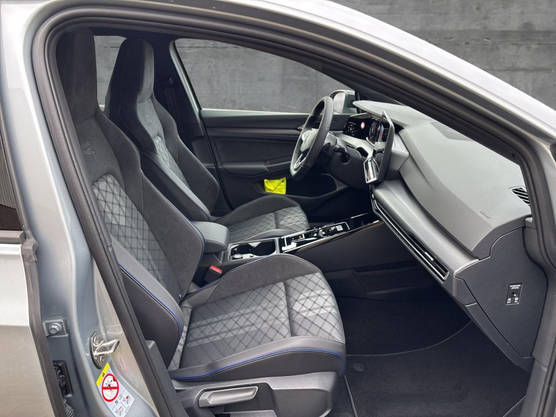 Volkswagen Golf R-Line
