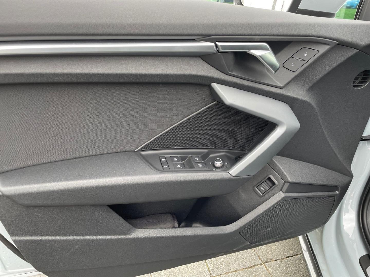Bild über Audi A3 allstreet 35 TDI S tronic - für weitere Informationen kontaktieren Sie den Audi Partner