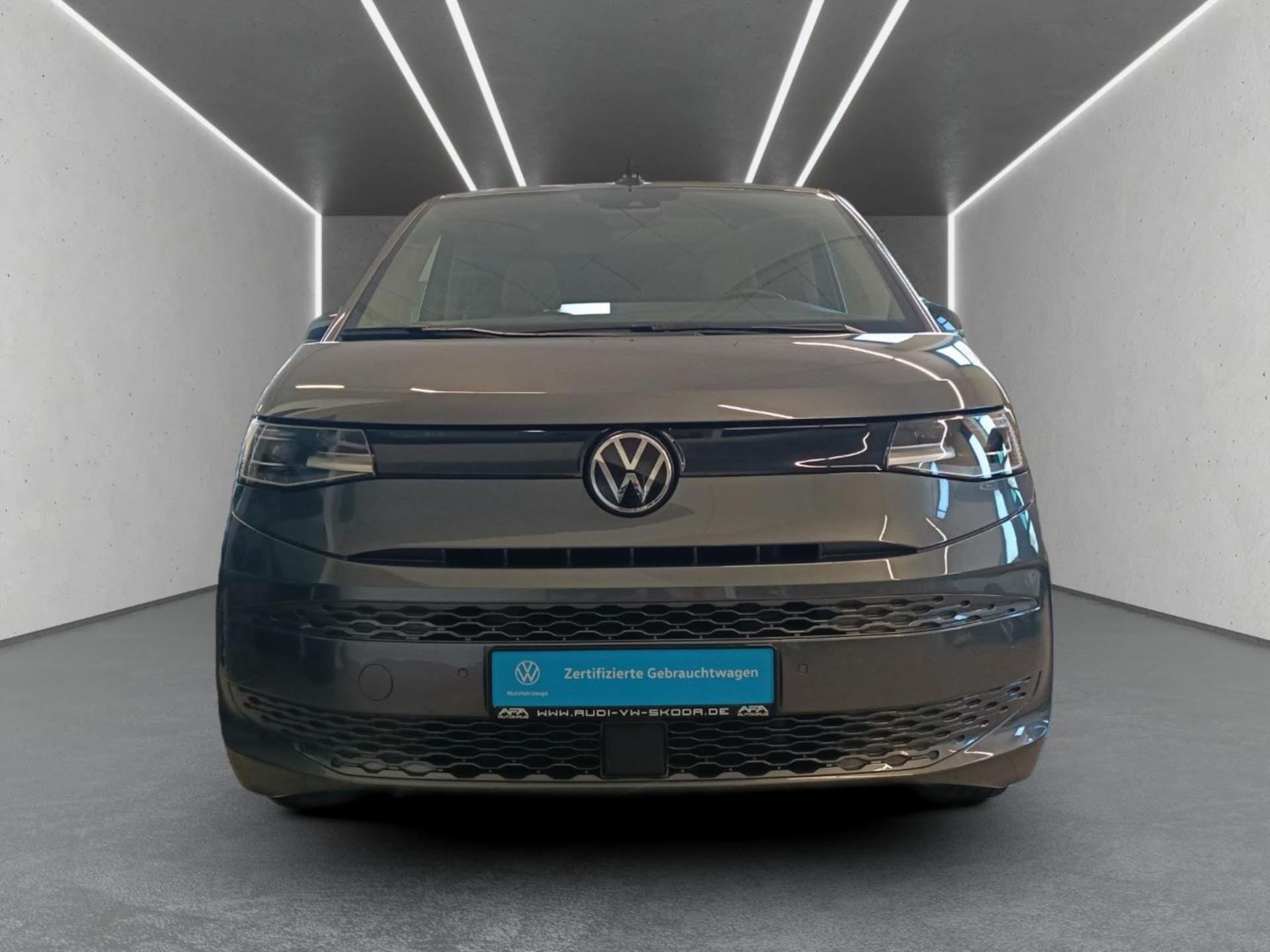 Volkswagen Multivan Langversion Basis-Modell