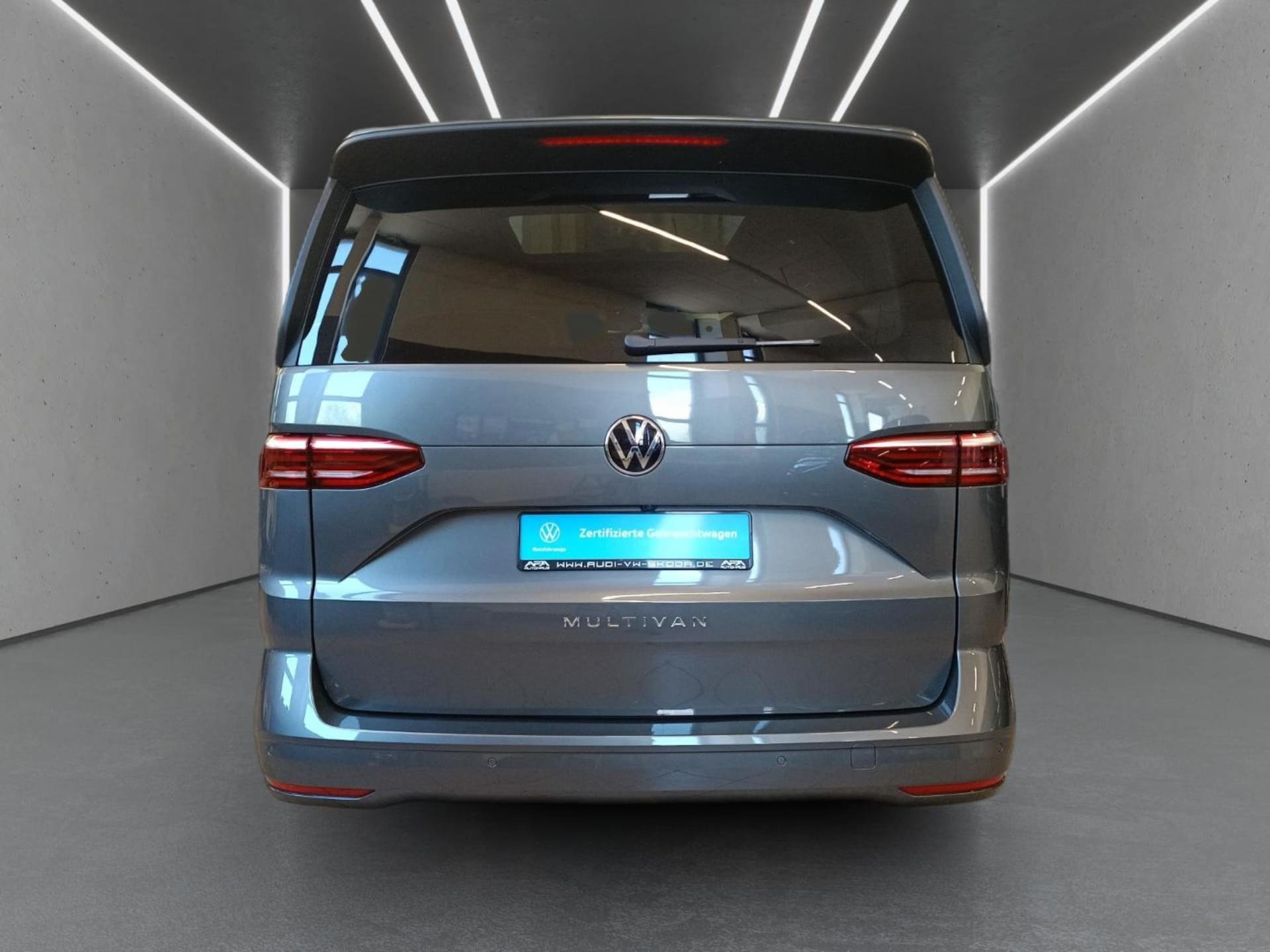 Volkswagen Multivan Langversion Basis-Modell